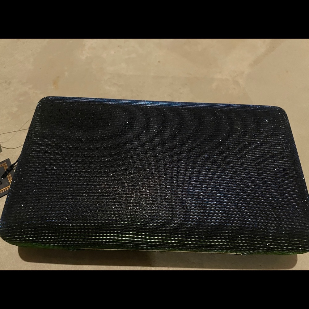 Clutch - Picture 3 of 6